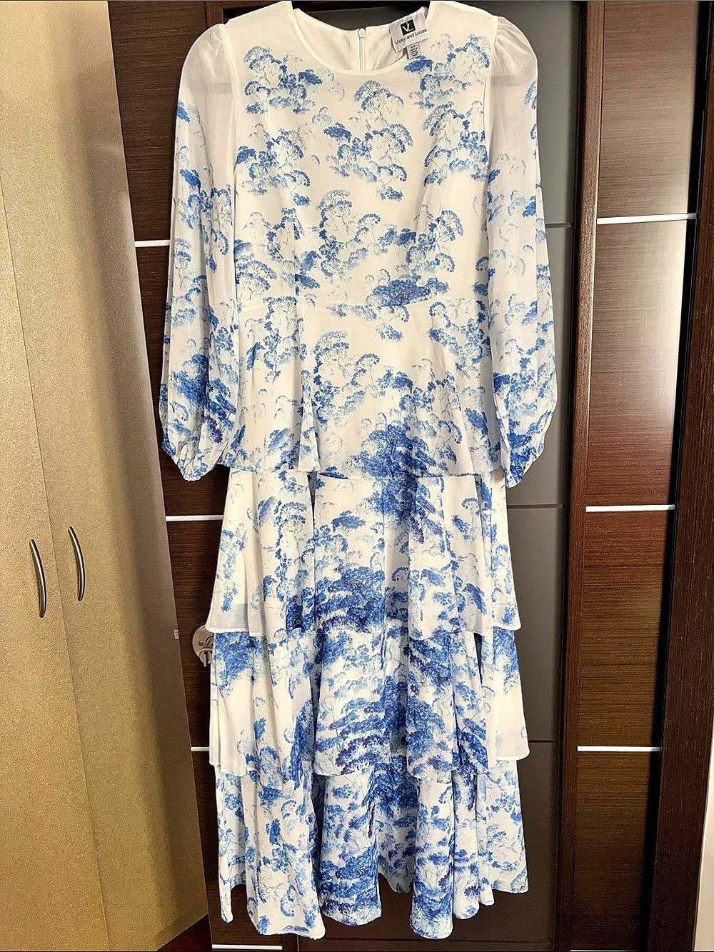 Vicky and Lucas Floral Maxi Dress in White & Blue Size Small